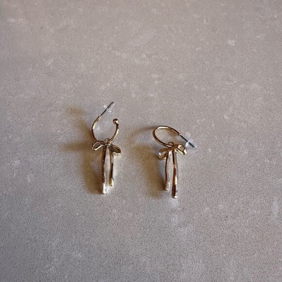 Gold Ribbon Earring- Bow modern dainty chic vintage bohemian - Picture 3 of 5